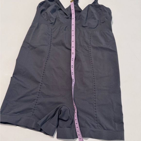 Spanx Women's Mid-Thigh Sculpting Bodysuit Tank Gray Shapewear XL - Picture 4 of 6